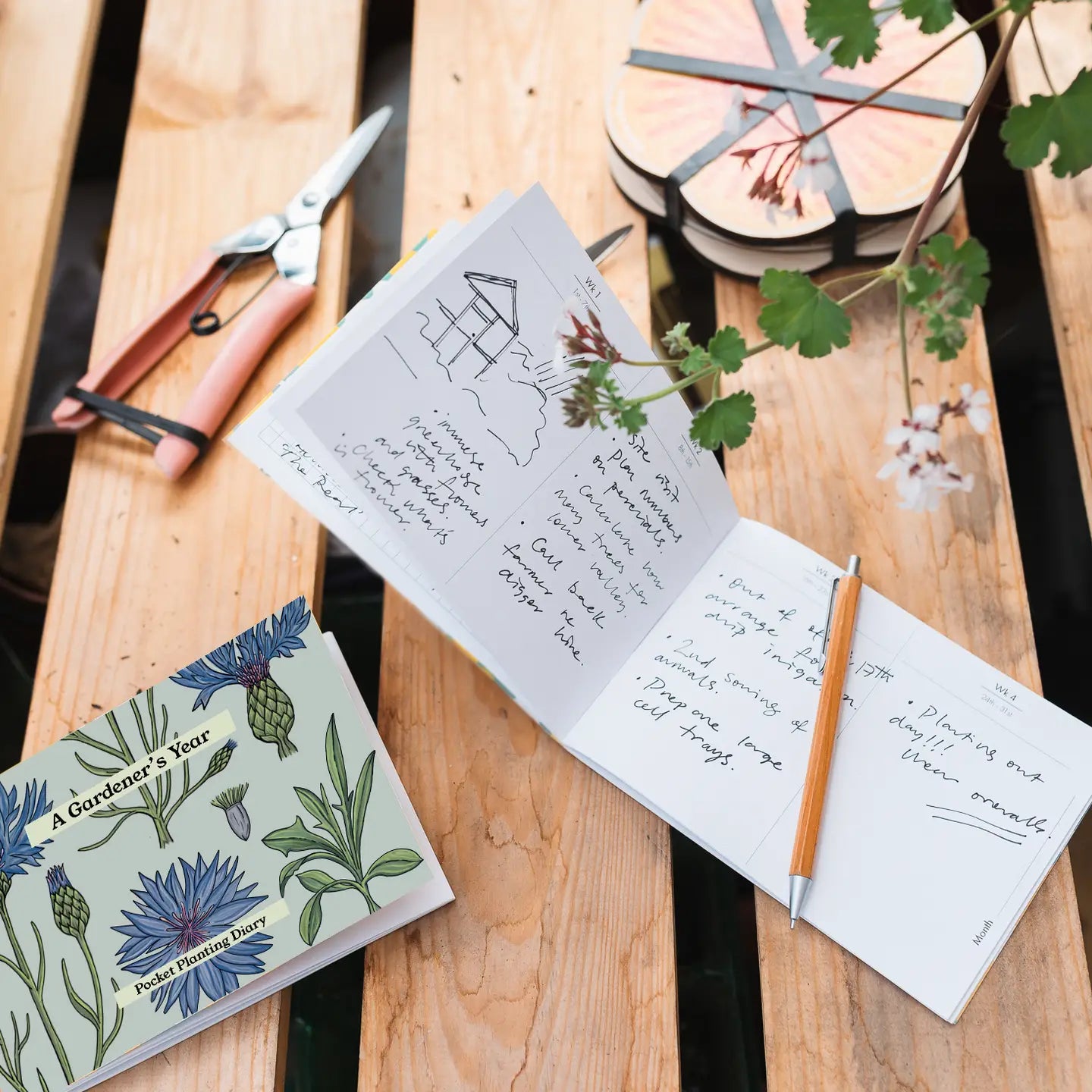 A Gardener's Year | Pocket Planting Diary - Warm Gift Shop