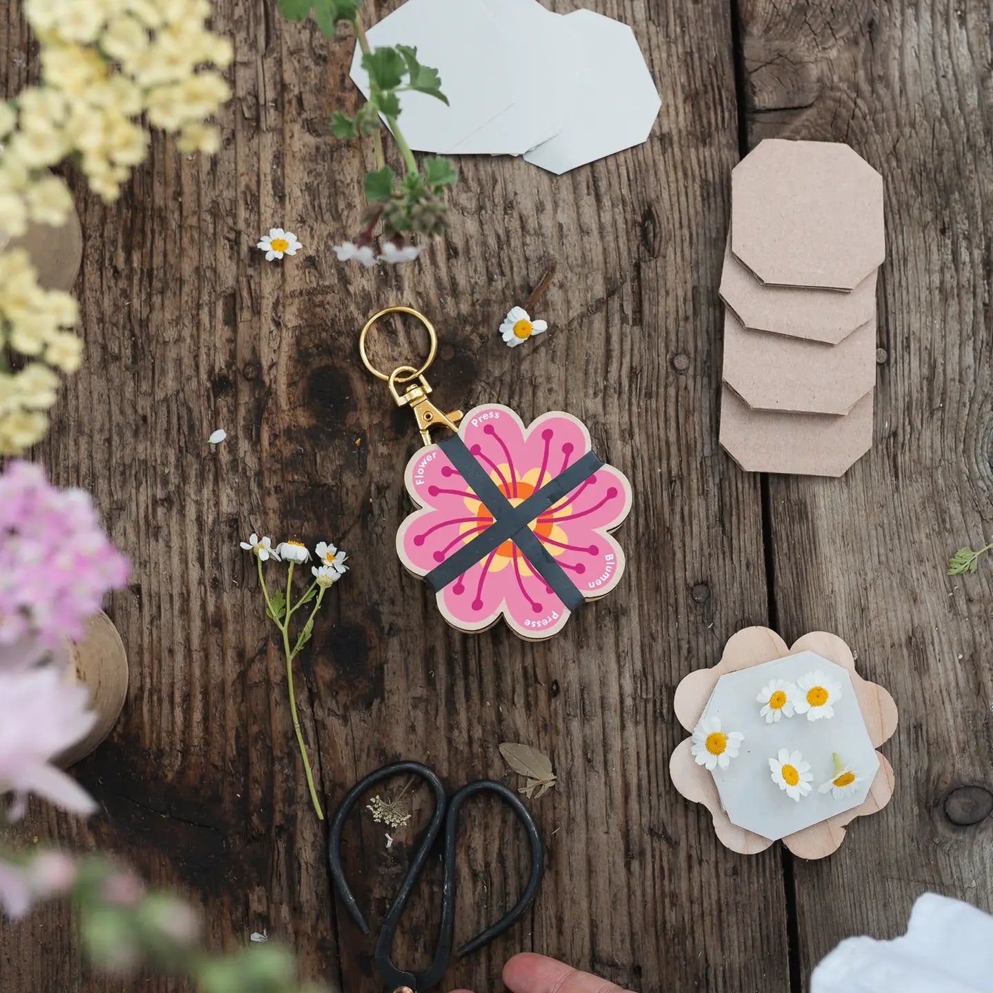Keyring Flower Press | Assorted Colours + Designs - Warm Gift Shop