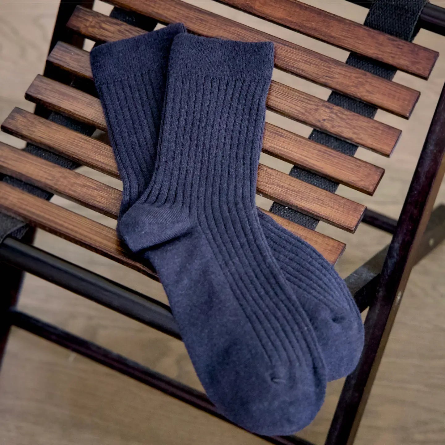 Mens Superfine Wool Ribbed Socks | Charcoal